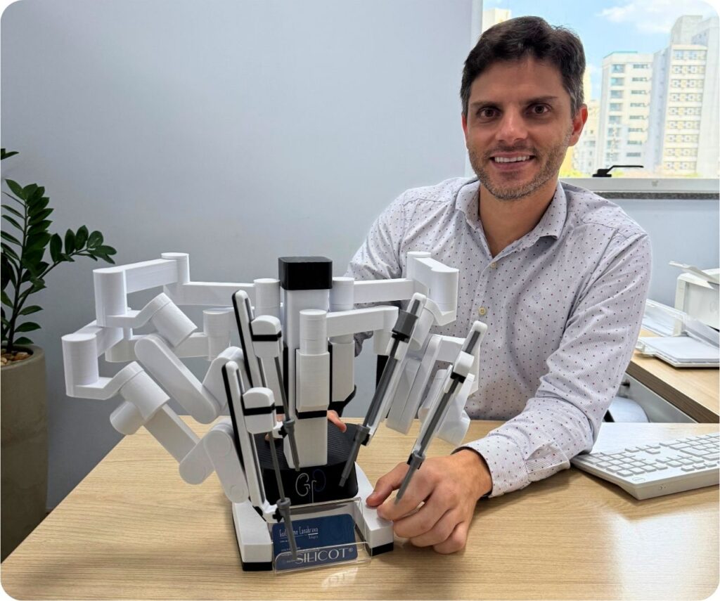 Dr. Guilherme Canabrava, cirurgião robótico e uro-oncologista em Belo Horizonte